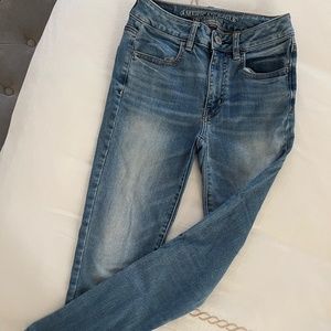 Women's American Eagle Super Stretch Hi-Rise Jegging in Size 2